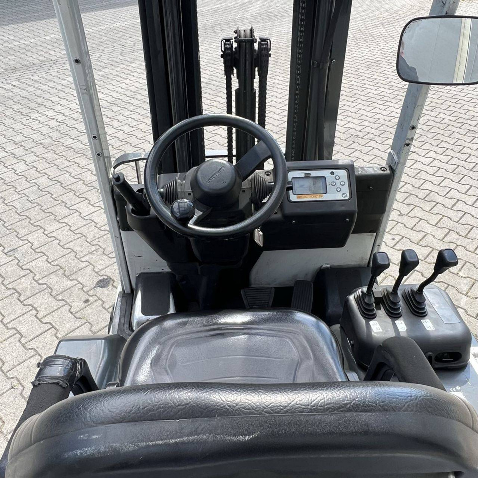 Unicarriers TX3-20L (AG1N1L20Q) - Elektroiekrāvējs: foto 4 Unicarriers TX3-20L (AG1N1L20Q) - Elektroiekrāvējs: foto 4