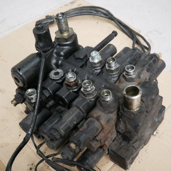 Valve block for Nissan D02 - Hidrauliskais vārsts - Iekraušanas tehnika: foto 2 Valve block for Nissan D02 - Hidrauliskais vārsts - Iekraušanas tehnika: foto 2