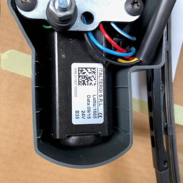 Window Front for Caterpillar - Logs un rezerves daļas - Iekraušanas tehnika: foto 4 Window Front for Caterpillar - Logs un rezerves daļas - Iekraušanas tehnika: foto 4