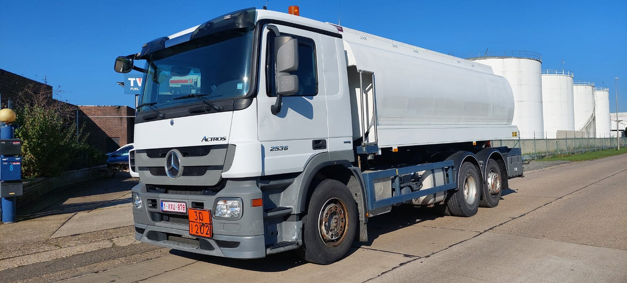 MERCEDES Actros - Autocisterna: foto 1 MERCEDES Actros - Autocisterna: foto 1