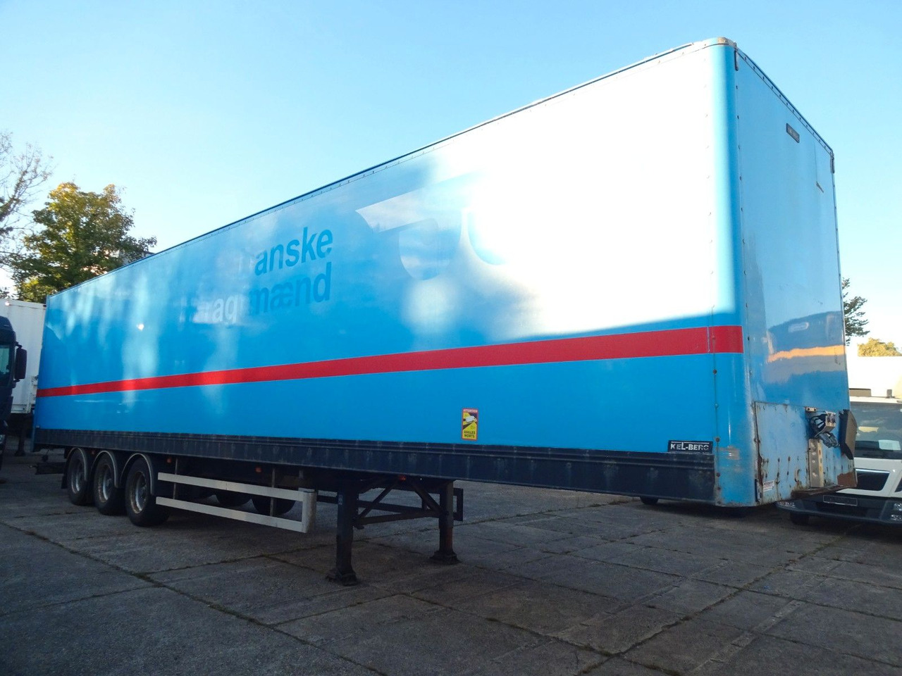 Kel-Berg 3 x Koffer, Doppelstock mit Balken - Puspiekabe slēgtā virsbūve: foto 1 Kel-Berg 3 x Koffer, Doppelstock mit Balken - Puspiekabe slēgtā virsbūve: foto 1