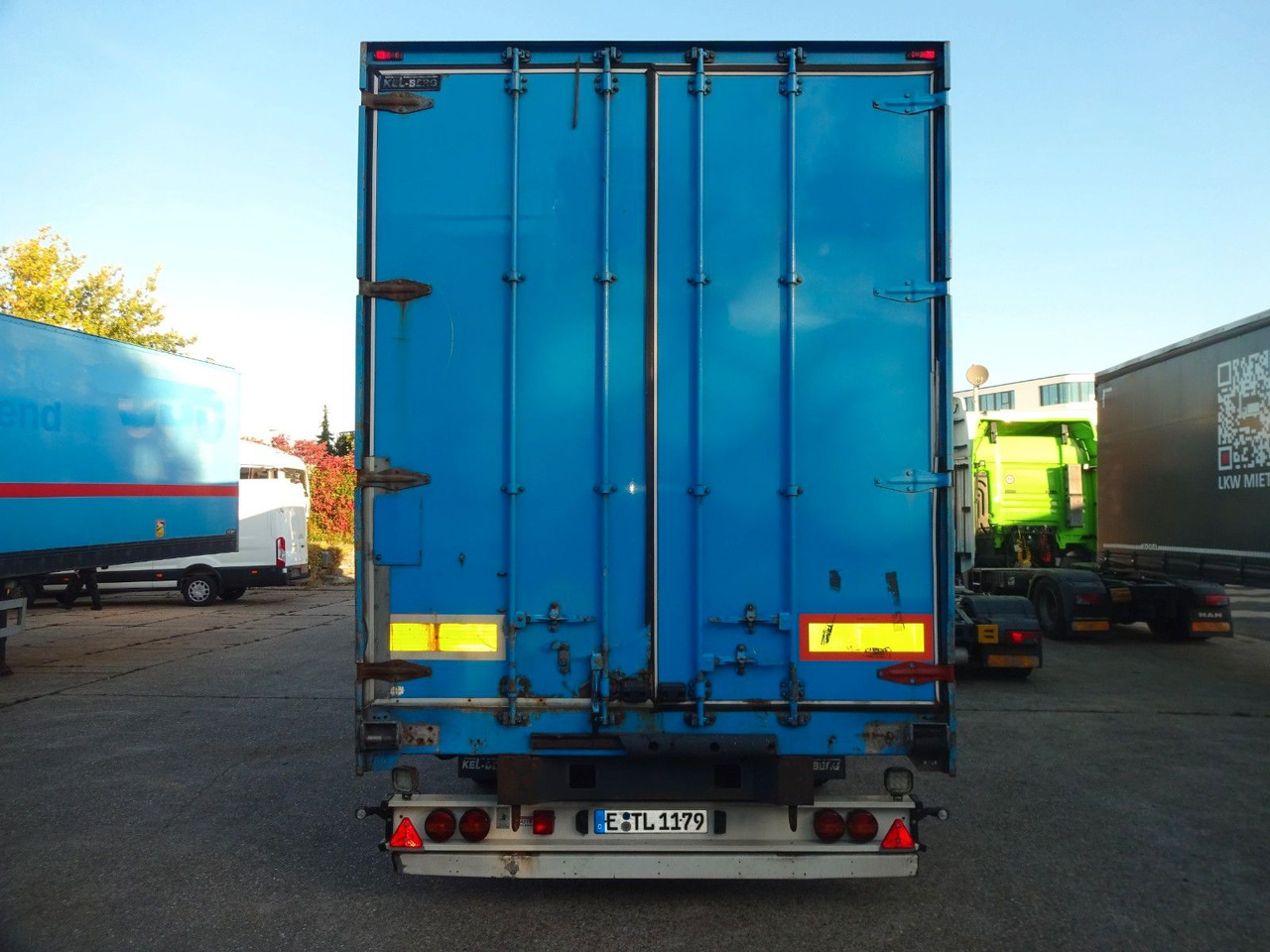 Kel-Berg 3 x Koffer, Doppelstock mit Balken - Puspiekabe slēgtā virsbūve: foto 4 Kel-Berg 3 x Koffer, Doppelstock mit Balken - Puspiekabe slēgtā virsbūve: foto 4