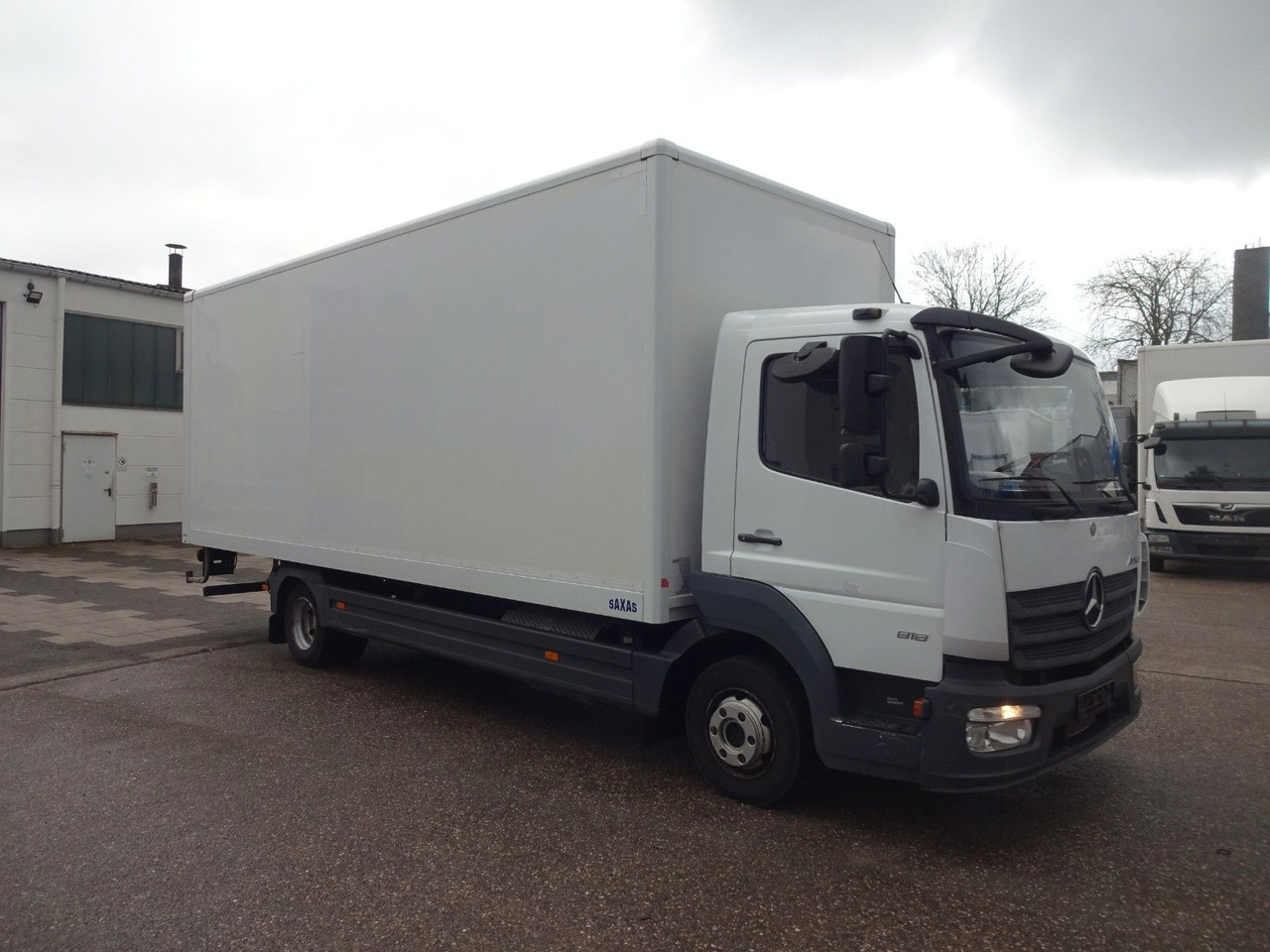 Mercedes-Benz Atego 818, Koffer mit Rolltor - Furgons ar slēgtā virsbūve: foto 2 Mercedes-Benz Atego 818, Koffer mit Rolltor - Furgons ar slēgtā virsbūve: foto 2