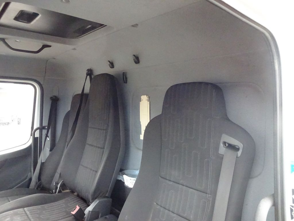 Mercedes-Benz Atego 818, Koffer mit Rolltor līzingu Mercedes-Benz Atego 818, Koffer mit Rolltor: foto 13