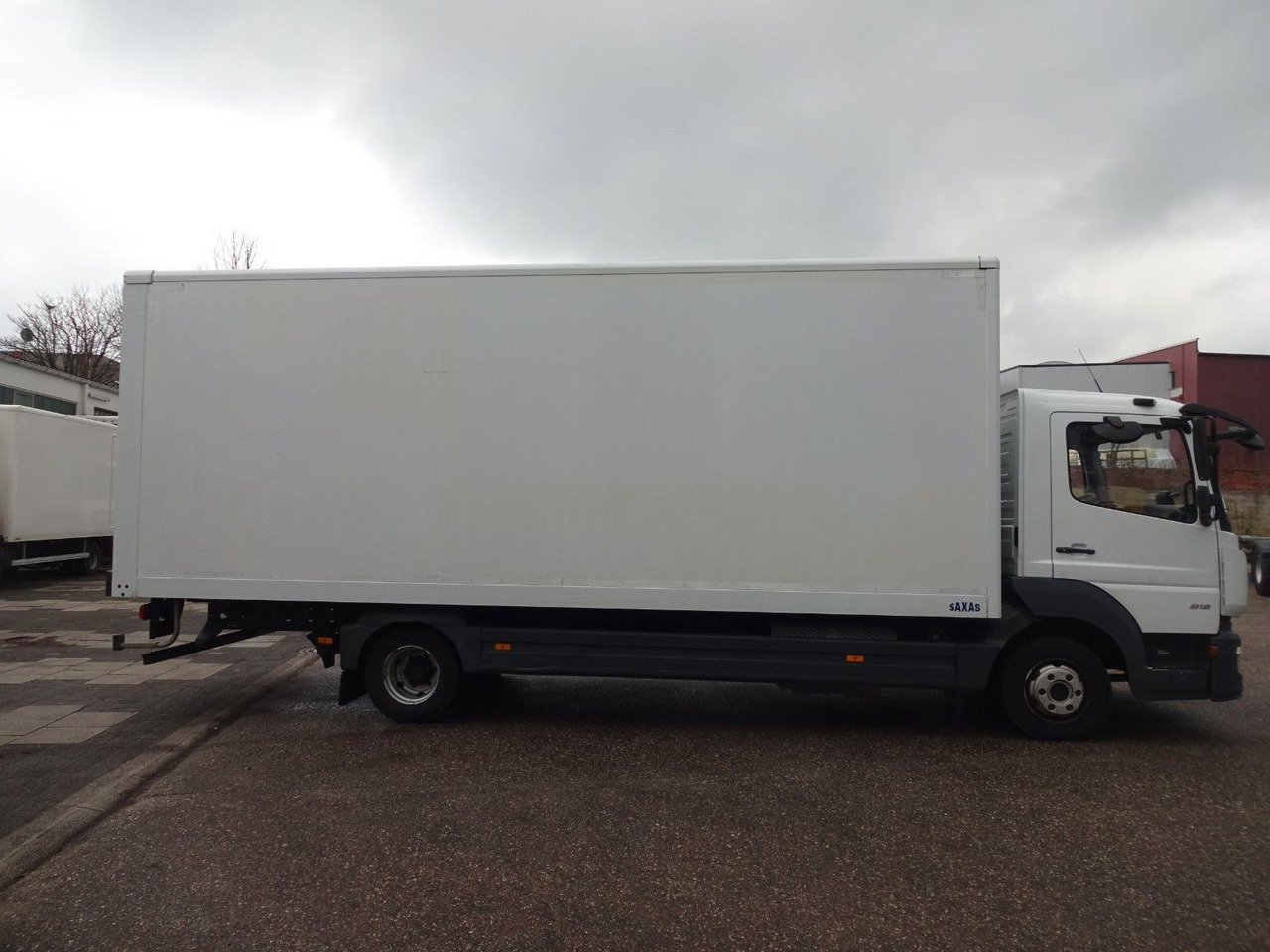 Mercedes-Benz Atego 818, Koffer mit Rolltor - Furgons ar slēgtā virsbūve: foto 3 Mercedes-Benz Atego 818, Koffer mit Rolltor - Furgons ar slēgtā virsbūve: foto 3