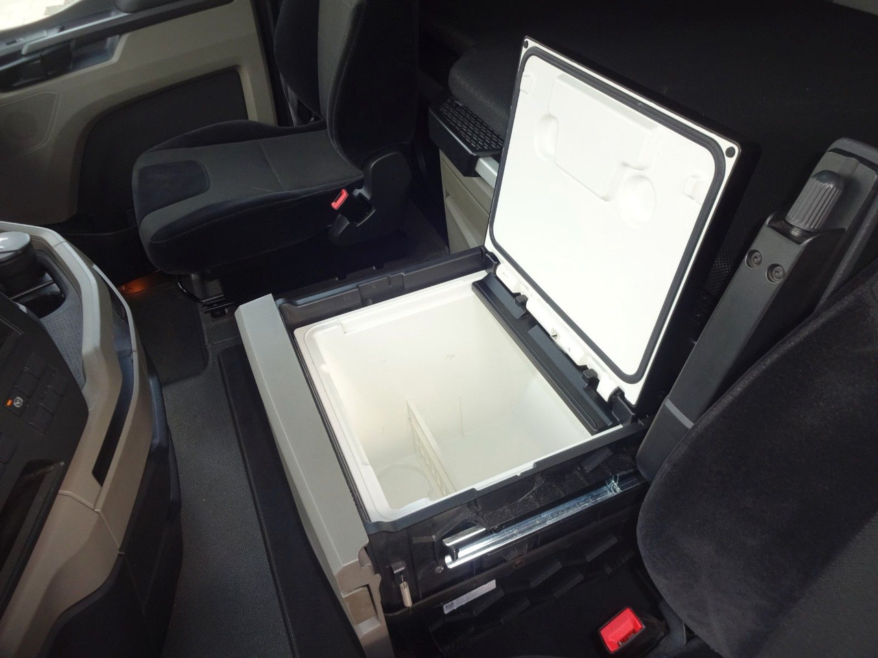 Vilcējs MAN TGX 18.470, XLX, LL SA, Retarder, ACC, 2 x Tank: foto 17 Vilcējs MAN TGX 18.470, XLX, LL SA, Retarder, ACC, 2 x Tank: foto 17