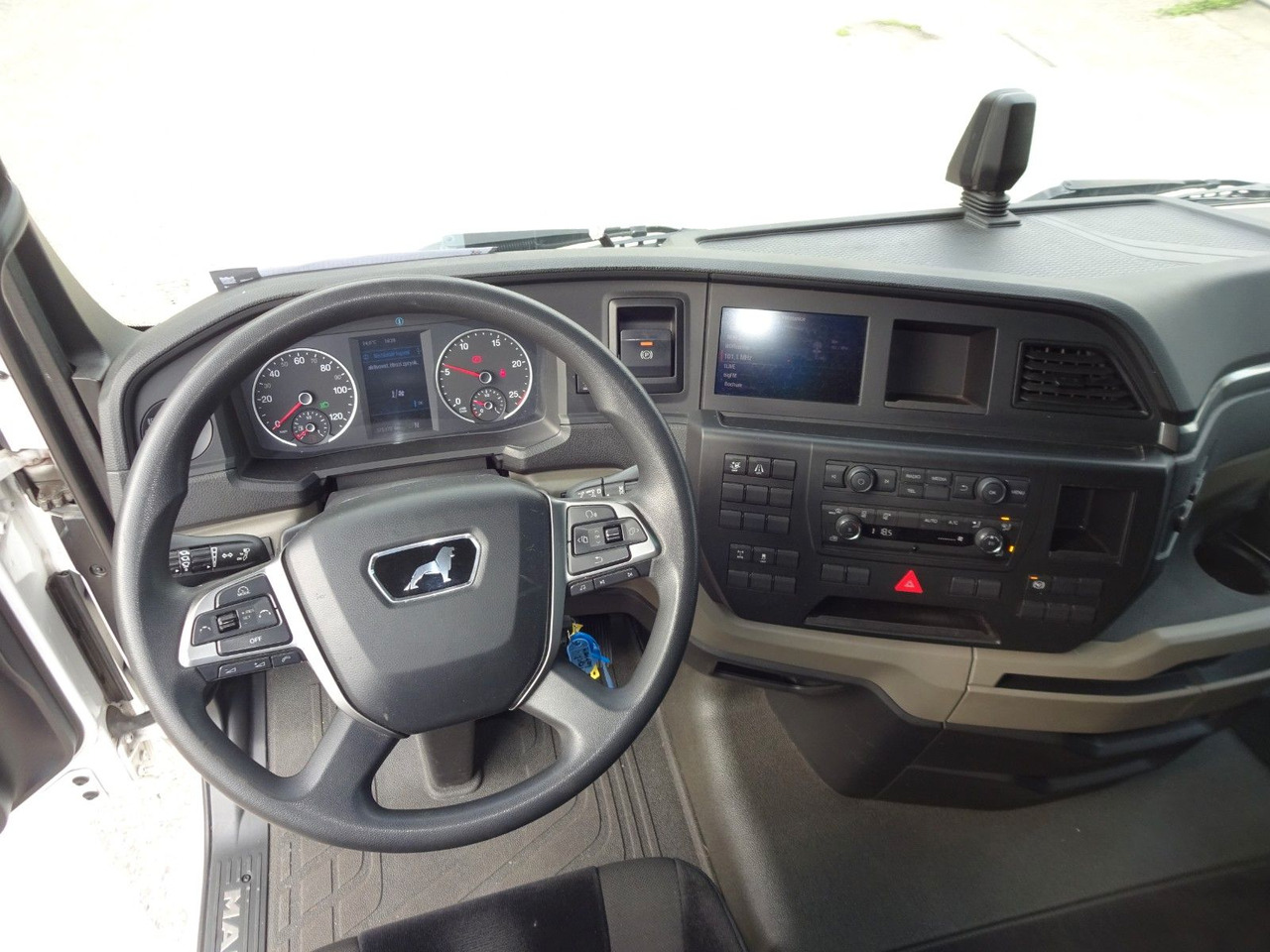 Vilcējs MAN TGX 18.470, XLX, LL SA, Retarder, ACC, 2 x Tank: foto 13 Vilcējs MAN TGX 18.470, XLX, LL SA, Retarder, ACC, 2 x Tank: foto 13