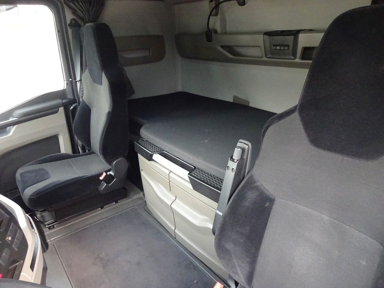 Vilcējs MAN TGX 18.470, XLX, LL SA, Retarder, ACC, 2 x Tank: foto 16 Vilcējs MAN TGX 18.470, XLX, LL SA, Retarder, ACC, 2 x Tank: foto 16