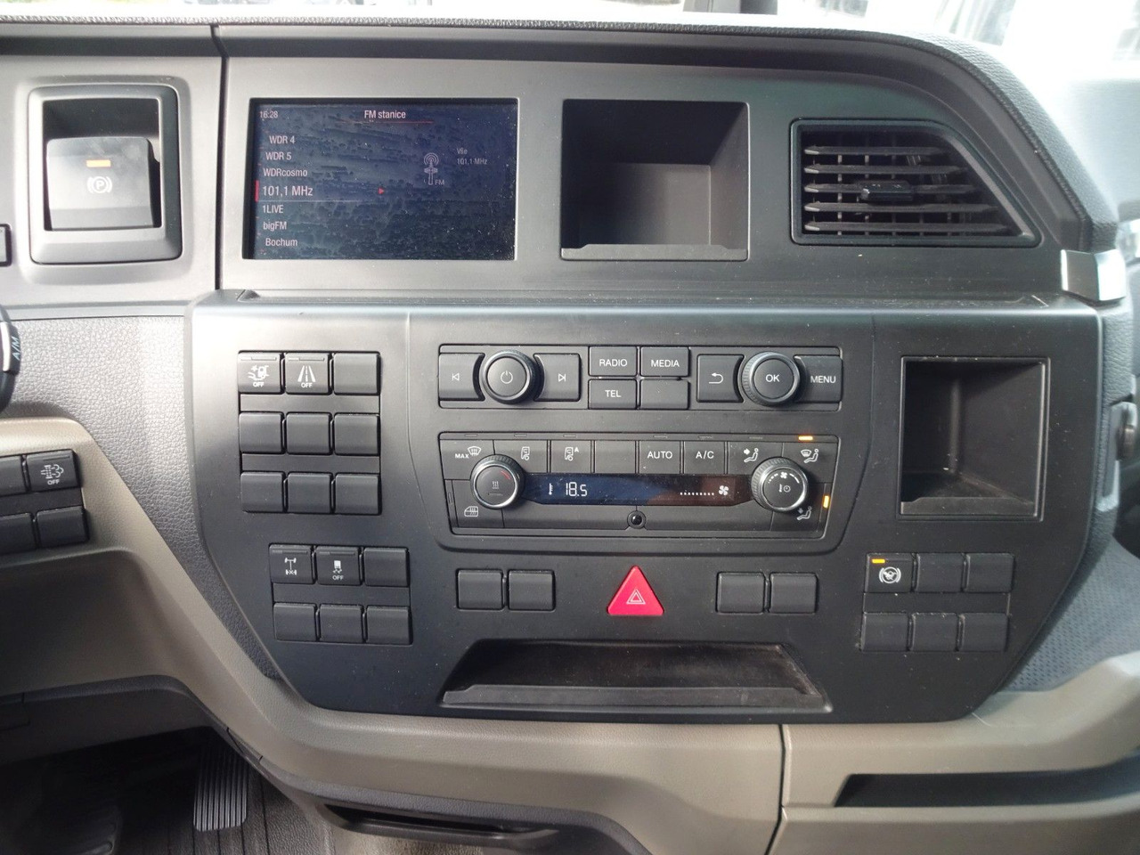 Vilcējs MAN TGX 18.470, XLX, LL SA, Retarder, ACC, 2 x Tank: foto 23 Vilcējs MAN TGX 18.470, XLX, LL SA, Retarder, ACC, 2 x Tank: foto 23