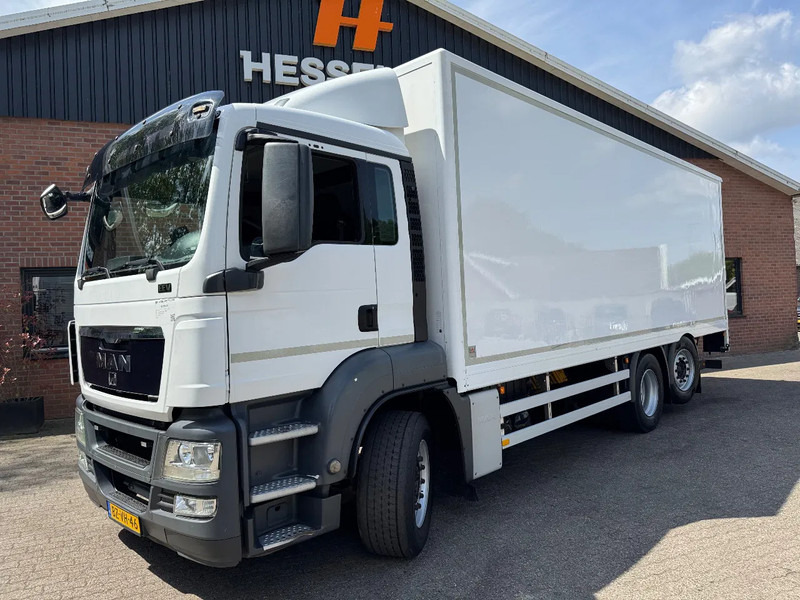 MAN TGS 26.320 EEV Koffer Stuuras AHK 2.500KG LBW 479.810! NL TRUCK - Kravas automašīna ar slēgto virsbūvi: foto 1 MAN TGS 26.320 EEV Koffer Stuuras AHK 2.500KG LBW 479.810! NL TRUCK - Kravas automašīna ar slēgto virsbūvi: foto 1