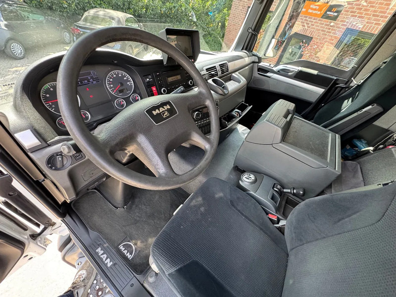 MAN TGS 26.320 EEV Koffer Stuuras AHK 2.500KG LBW 479.810! NL TRUCK - Kravas automašīna ar slēgto virsbūvi: foto 5 MAN TGS 26.320 EEV Koffer Stuuras AHK 2.500KG LBW 479.810! NL TRUCK - Kravas automašīna ar slēgto virsbūvi: foto 5