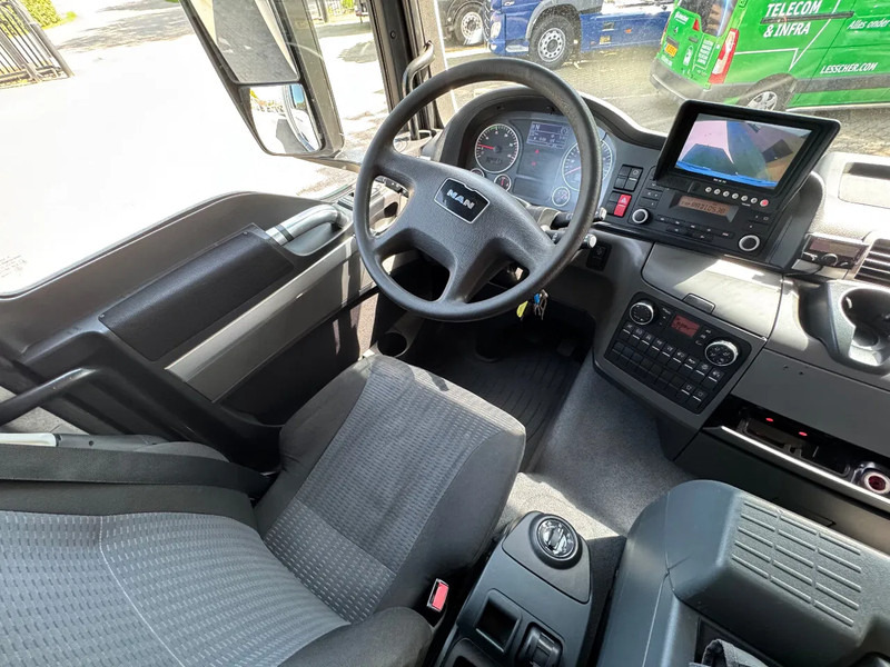 Kravas automašīna ar slēgto virsbūvi MAN TGS 26.320 EEV Koffer Stuuras AHK 3.000KG LBW 337.340KM! NL TRUCK: foto 9