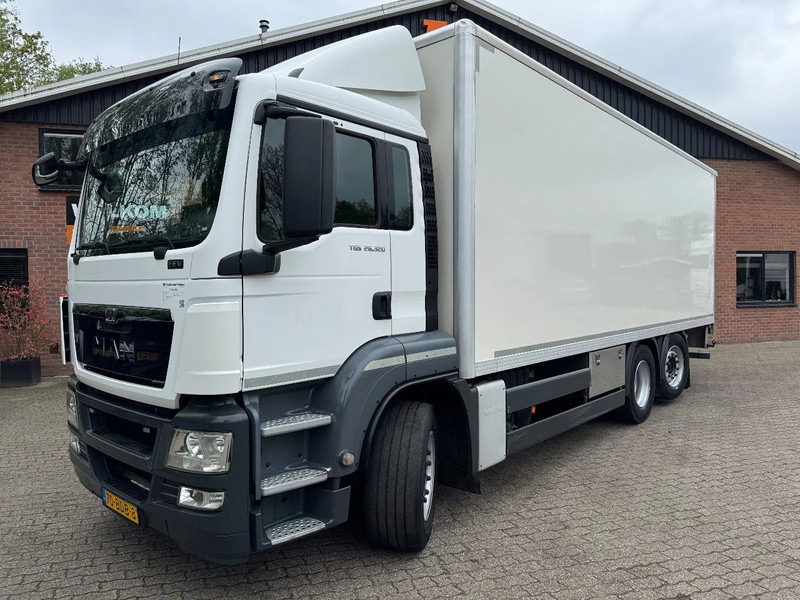 MAN TGS 26.320 EEV Koffer Stuuras AHK 3.000KG LBW 360.390KM! NL TRUCK - Kravas automašīna ar slēgto virsbūvi: foto 1 MAN TGS 26.320 EEV Koffer Stuuras AHK 3.000KG LBW 360.390KM! NL TRUCK - Kravas automašīna ar slēgto virsbūvi: foto 1