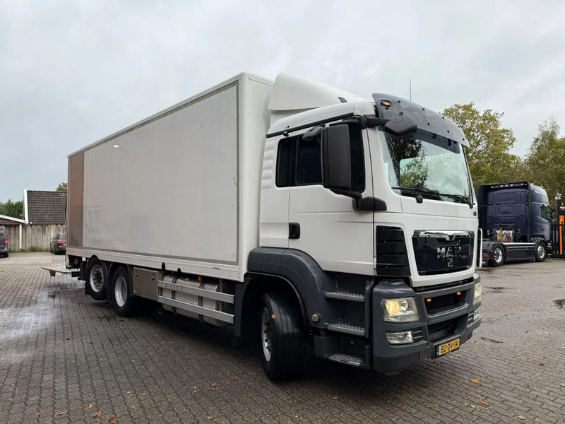 MAN TGS 26.320 Koffer Stuuras AHK 2.500KG LBW 319.460KM! NL Truck - Kravas automašīna ar slēgto virsbūvi: foto 2 MAN TGS 26.320 Koffer Stuuras AHK 2.500KG LBW 319.460KM! NL Truck - Kravas automašīna ar slēgto virsbūvi: foto 2