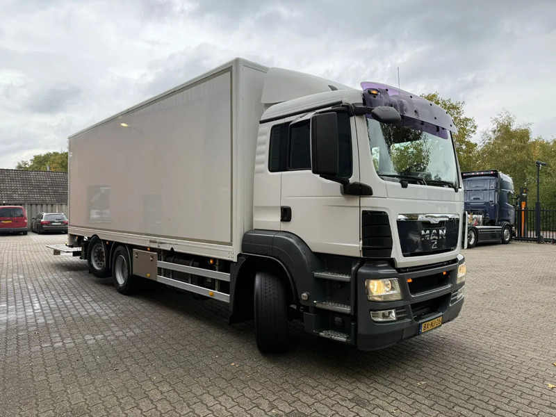 MAN TGS 26.320 Koffer Stuuras AHK 2500KG LBW 580.347KM! NL Truck - Kravas automašīna ar slēgto virsbūvi: foto 2 MAN TGS 26.320 Koffer Stuuras AHK 2500KG LBW 580.347KM! NL Truck - Kravas automašīna ar slēgto virsbūvi: foto 2