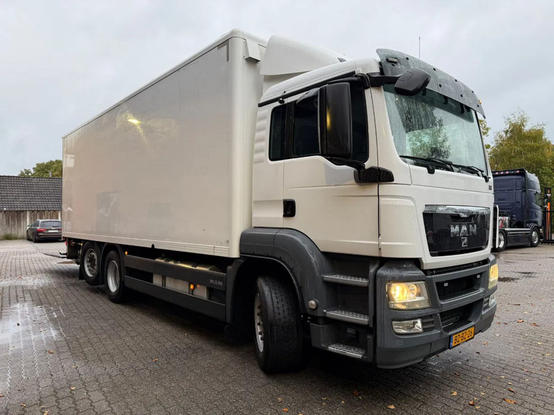 MAN TGS 26.320 Koffer Stuuras AHK 3.000KG LBW 373.230KM! NL Truck APK/TUV 18-03-2026 - Kravas automašīna ar slēgto virsbūvi: foto 2 MAN TGS 26.320 Koffer Stuuras AHK 3.000KG LBW 373.230KM! NL Truck APK/TUV 18-03-2026 - Kravas automašīna ar slēgto virsbūvi: foto 2