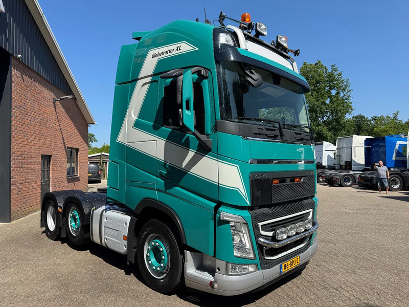 Volvo FH 500 Globetrotter XL ADR! 305.330KM! Gestuurde Voorloopas 2x tank APK 03/2026 - Vilcējs: foto 2 Volvo FH 500 Globetrotter XL ADR! 305.330KM! Gestuurde Voorloopas 2x tank APK 03/2026 - Vilcējs: foto 2