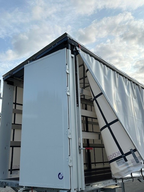 Kögel BDF-System, 7.450 mm lang, Hubdach, Eckhöhe: 2.920 mm, - Kravas kaste ar tentu: foto 1 Kögel BDF-System, 7.450 mm lang, Hubdach, Eckhöhe: 2.920 mm, - Kravas kaste ar tentu: foto 1