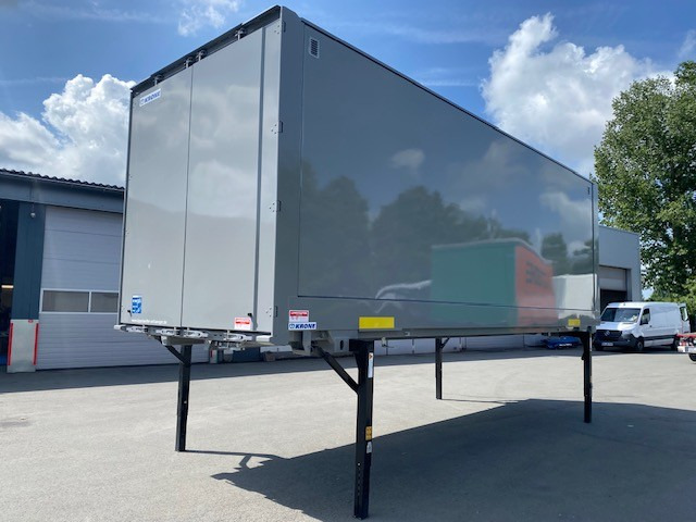 Krone BDF-System, 7.450 mm lang, Portaltüren, RAL 7037 Staubgrau - Maināmā virsbūve - furgons: foto 1 Krone BDF-System, 7.450 mm lang, Portaltüren, RAL 7037 Staubgrau - Maināmā virsbūve - furgons: foto 1