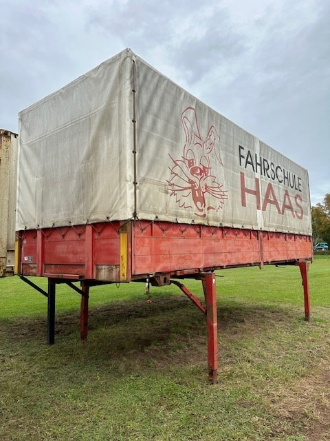 Krone niedrige Türen, Farbe: rot - Kravas kaste ar tentu: foto 3 Krone niedrige Türen, Farbe: rot - Kravas kaste ar tentu: foto 3