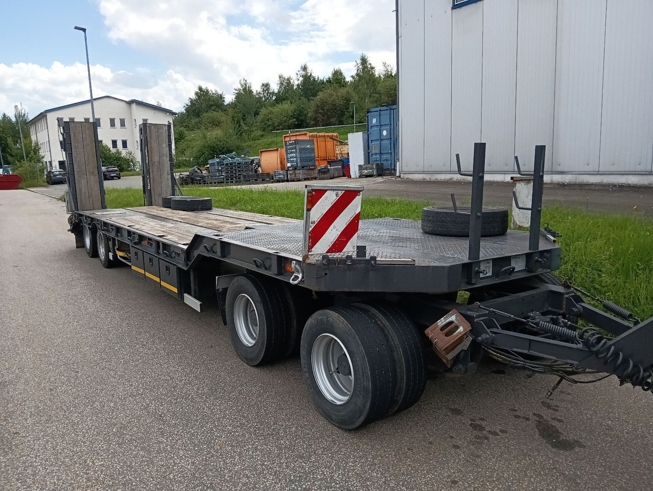 Fliegl 4-Achs Tieflader hydr.Rampe Blatt TopZustand TÜV - Piekabe zema profila platforma: foto 4 Fliegl 4-Achs Tieflader hydr.Rampe Blatt TopZustand TÜV - Piekabe zema profila platforma: foto 4