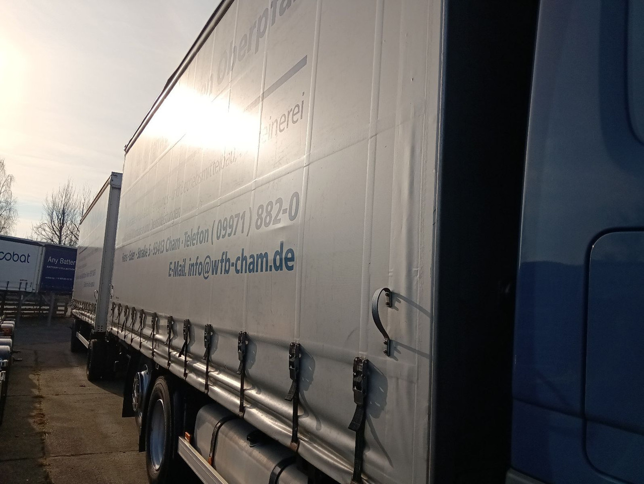Hofmann 2xWB2205 C745 9/2007 Hubdach,Curtainsider,Edscha Hofmann 2xWB2205 C745 9/2007 Hubdach,Curtainsider,Edscha - Kravas kaste ar tentu: foto 1 Hofmann 2xWB2205 C745 9/2007 Hubdach,Curtainsider,Edscha Hofmann 2xWB2205 C745 9/2007 Hubdach,Curtainsider,Edscha - Kravas kaste ar tentu: foto 1