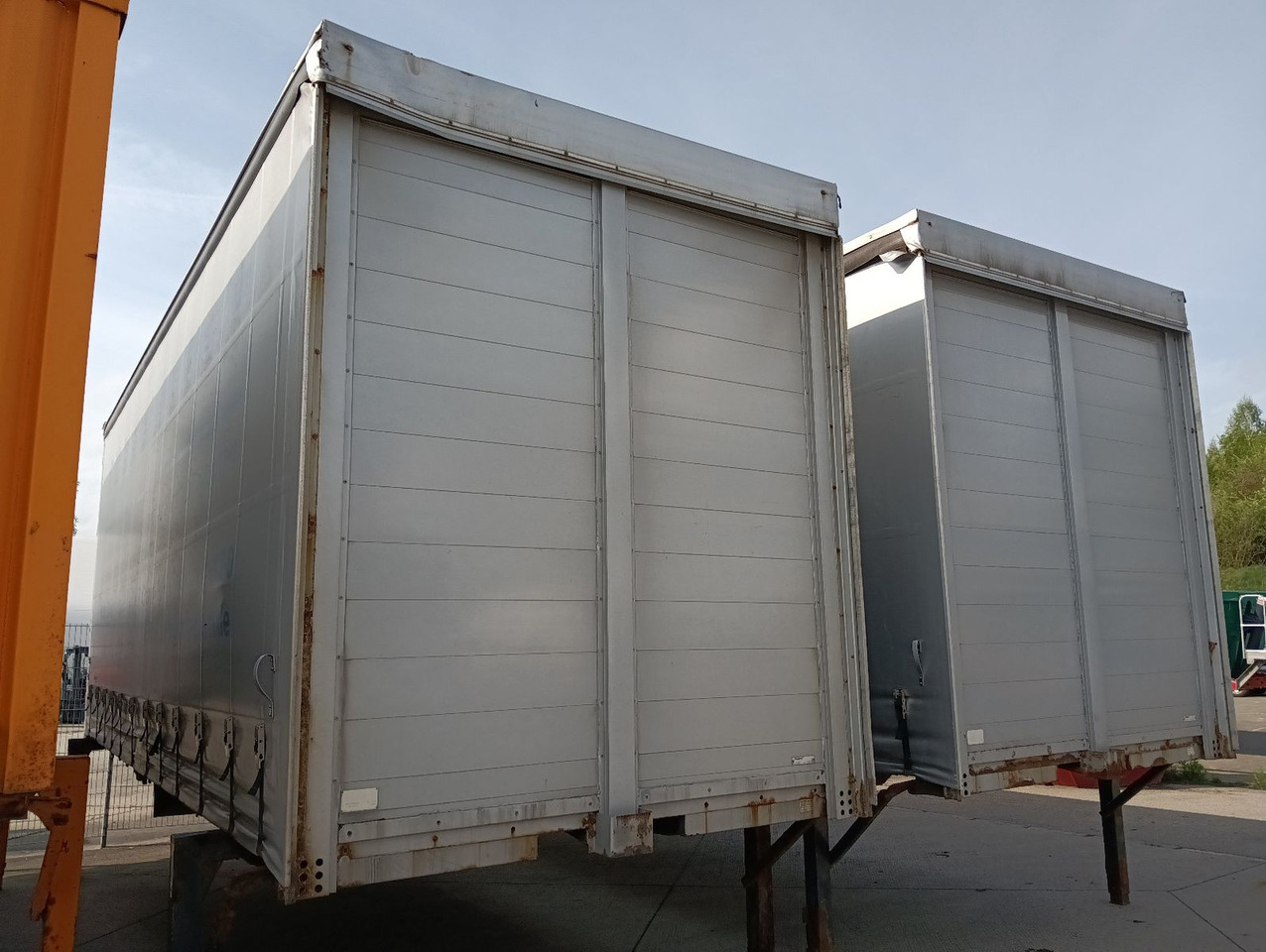 Hofmann 2xWB2205 C745 9/2007 Hubdach,Curtainsider,Edscha Hofmann 2xWB2205 C745 9/2007 Hubdach,Curtainsider,Edscha - Kravas kaste ar tentu: foto 2 Hofmann 2xWB2205 C745 9/2007 Hubdach,Curtainsider,Edscha Hofmann 2xWB2205 C745 9/2007 Hubdach,Curtainsider,Edscha - Kravas kaste ar tentu: foto 2