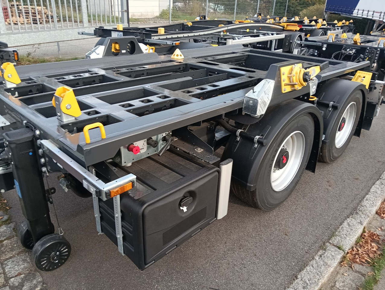 Hüffermann 2-A-MINI-CARRIER SAFETYFIX VERZINKT NEU TOP-PREI - Multilift/ Būvgružu konteinera piekabe: foto 3 Hüffermann 2-A-MINI-CARRIER SAFETYFIX VERZINKT NEU TOP-PREI - Multilift/ Būvgružu konteinera piekabe: foto 3