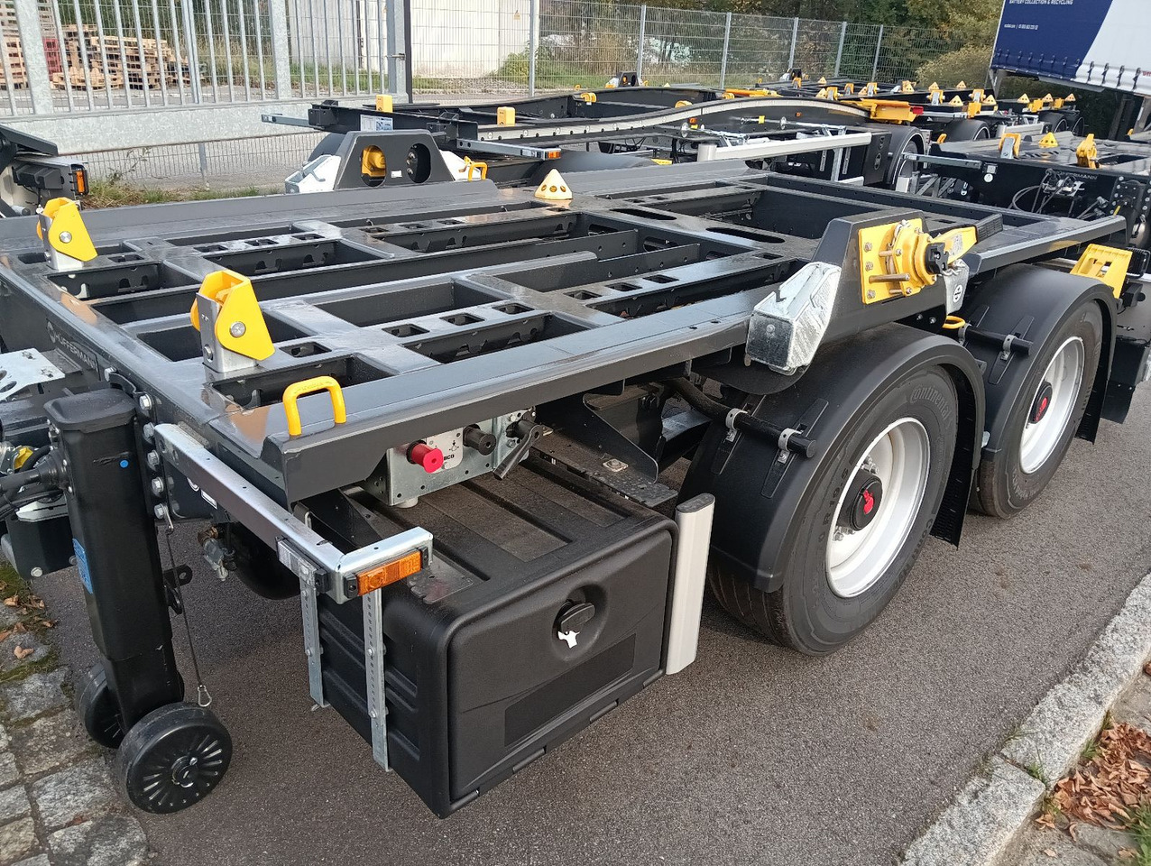 Hüffermann 2-A-MINI-CARRIER SAFETYFIX VERZINKT NEU TOP-PREI - Multilift/ Būvgružu konteinera piekabe: foto 1 Hüffermann 2-A-MINI-CARRIER SAFETYFIX VERZINKT NEU TOP-PREI - Multilift/ Būvgružu konteinera piekabe: foto 1