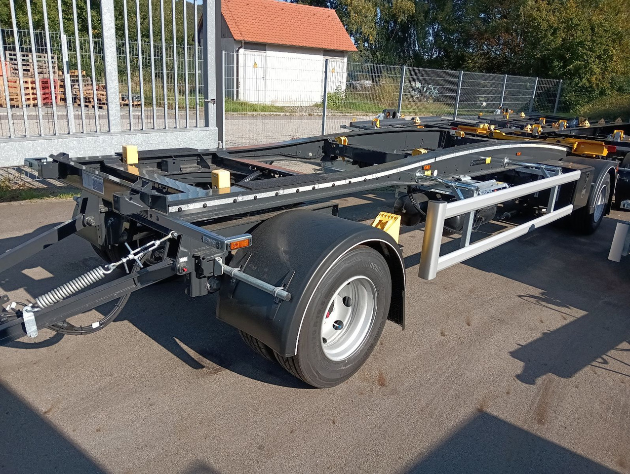 Hüffermann HSA1870 SAF VERZINKT Schlitten 5m-7m 3158kg NEU - Multilift/ Būvgružu konteinera piekabe: foto 5 Hüffermann HSA1870 SAF VERZINKT Schlitten 5m-7m 3158kg NEU - Multilift/ Būvgružu konteinera piekabe: foto 5