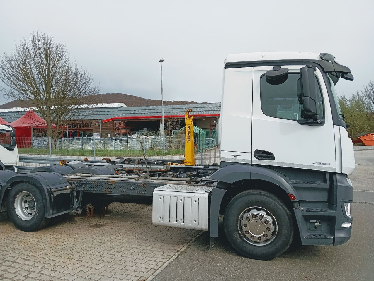 Mercedes-Benz ANTOS 2545 6x2 Lenkachse Luft/Luft PTO AHK - Šasija kravas automašīna: foto 5 Mercedes-Benz ANTOS 2545 6x2 Lenkachse Luft/Luft PTO AHK - Šasija kravas automašīna: foto 5