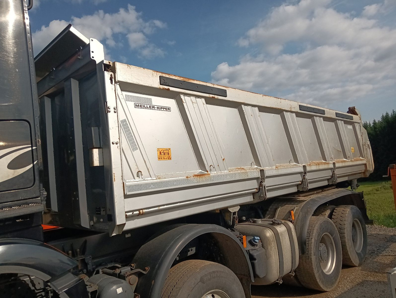Mercedes-Benz AROCS 3246 8x4 MEILLER 3-Seiten Bordmatic SCHALT - Kravas automašīna pašizgāzējs: foto 4 Mercedes-Benz AROCS 3246 8x4 MEILLER 3-Seiten Bordmatic SCHALT - Kravas automašīna pašizgāzējs: foto 4