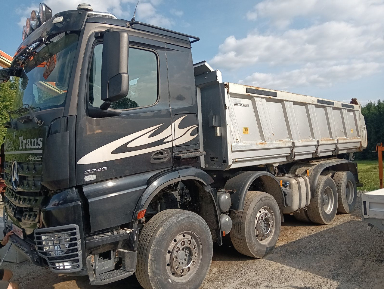 Mercedes-Benz AROCS 3246 8x4 MEILLER 3-Seiten Bordmatic SCHALT - Kravas automašīna pašizgāzējs: foto 3 Mercedes-Benz AROCS 3246 8x4 MEILLER 3-Seiten Bordmatic SCHALT - Kravas automašīna pašizgāzējs: foto 3