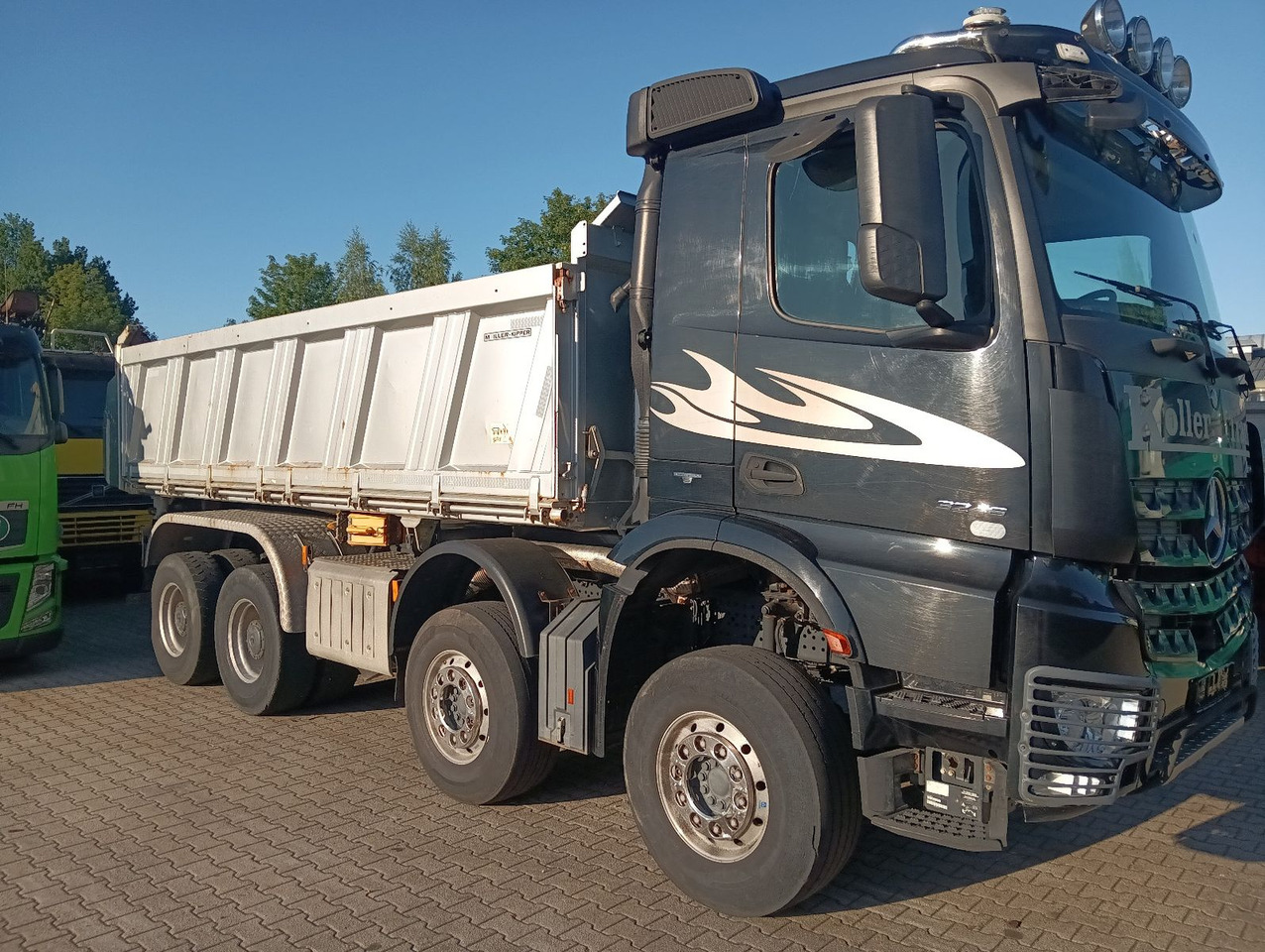 Mercedes-Benz AROCS 3246 8x4 MEILLER 3-Seiten Bordmatic SCHALT - Kravas automašīna pašizgāzējs: foto 3 Mercedes-Benz AROCS 3246 8x4 MEILLER 3-Seiten Bordmatic SCHALT - Kravas automašīna pašizgāzējs: foto 3