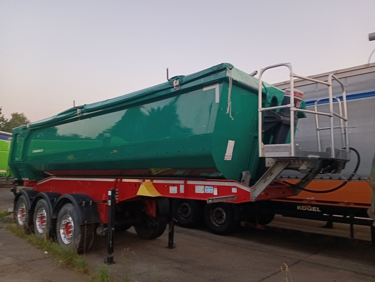 Puspiekabe pašizgāzējs Schwarzmüller 3-A Alumulde ALCOA 27m3 SAF Lift 5,4t el.Verdeck: foto 25