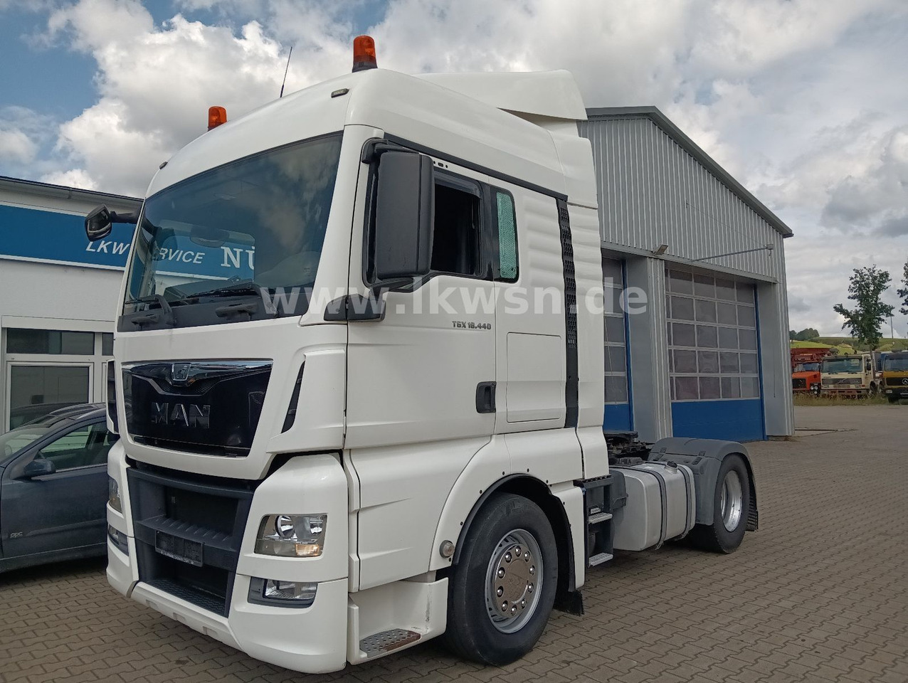 MAN TGX 18:440 FLT XLX 2xTank Klima Spoiler Kühlbox MAN TGX 18:440 FLT XLX 2xTank Klima Spoiler Kühlbox - Vilcējs: foto 4 MAN TGX 18:440 FLT XLX 2xTank Klima Spoiler Kühlbox MAN TGX 18:440 FLT XLX 2xTank Klima Spoiler Kühlbox - Vilcējs: foto 4