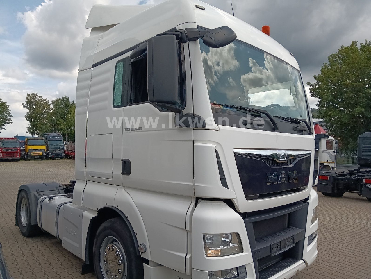 MAN TGX 18:440 FLT XLX 2xTank Klima Spoiler Kühlbox MAN TGX 18:440 FLT XLX 2xTank Klima Spoiler Kühlbox - Vilcējs: foto 5 MAN TGX 18:440 FLT XLX 2xTank Klima Spoiler Kühlbox MAN TGX 18:440 FLT XLX 2xTank Klima Spoiler Kühlbox - Vilcējs: foto 5