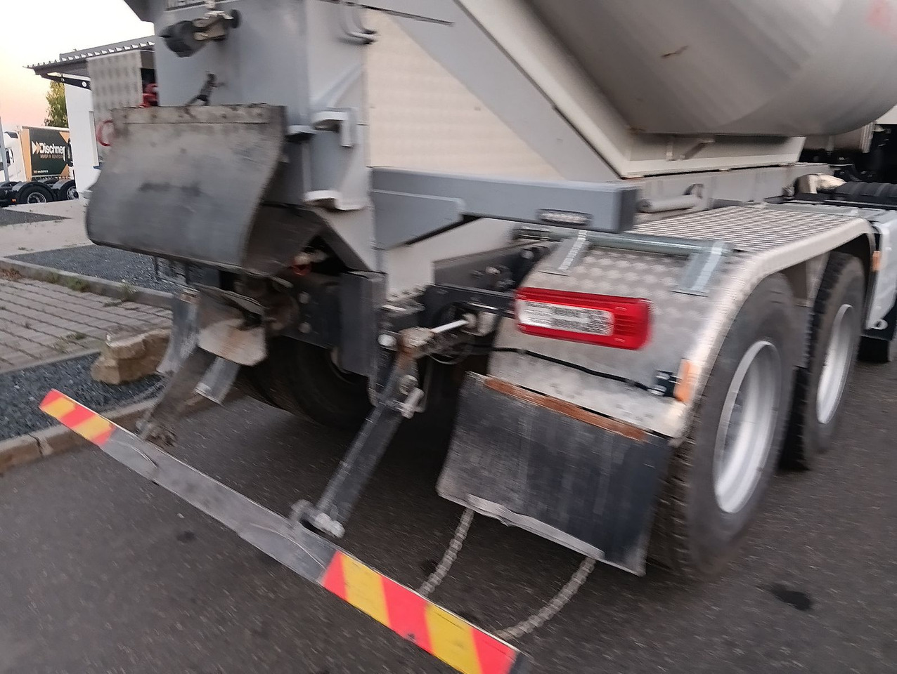 Volvo FH500 8x4R RETARDER LIFT MEILLER-Asphalt FunkAHK - Kravas automašīna pašizgāzējs: foto 4 Volvo FH500 8x4R RETARDER LIFT MEILLER-Asphalt FunkAHK - Kravas automašīna pašizgāzējs: foto 4