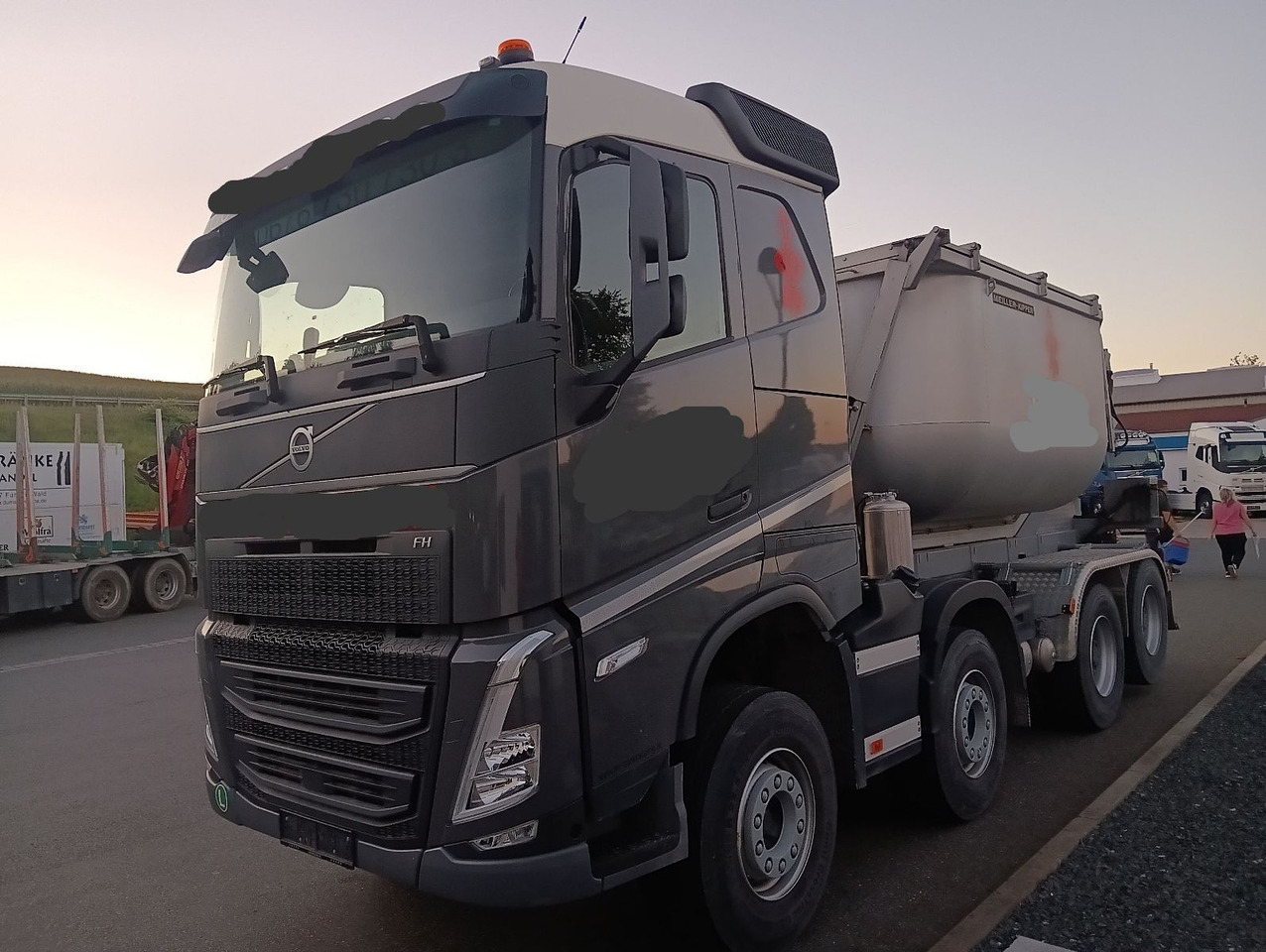Volvo FH500 8x4R RETARDER LIFT MEILLER-Asphalt FunkAHK - Kravas automašīna pašizgāzējs: foto 1 Volvo FH500 8x4R RETARDER LIFT MEILLER-Asphalt FunkAHK - Kravas automašīna pašizgāzējs: foto 1