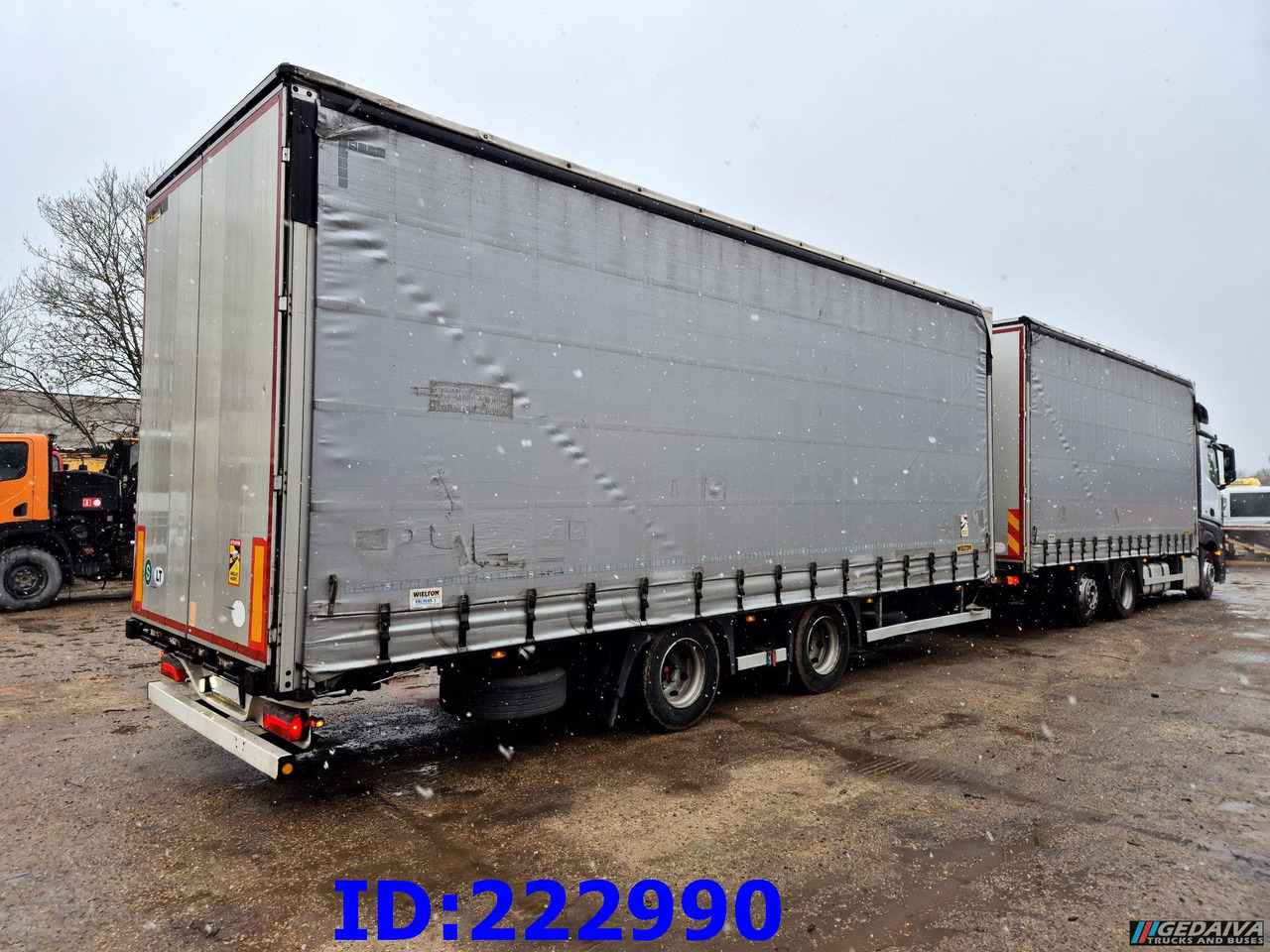 MERCEDES-BENZ Actros 2542 6x2 Euro6 + Wielton trailer - Kravas automašīna ar tentu: foto 5 MERCEDES-BENZ Actros 2542 6x2 Euro6 + Wielton trailer - Kravas automašīna ar tentu: foto 5