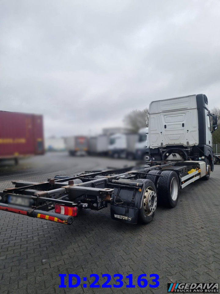 MERCEDES-BENZ Actros 2542 BDF 6x2 Euro6 - Šasija kravas automašīna: foto 5 MERCEDES-BENZ Actros 2542 BDF 6x2 Euro6 - Šasija kravas automašīna: foto 5