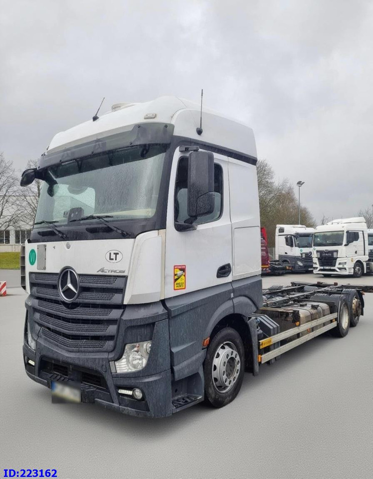MERCEDES-BENZ Actros 2542 BDF 6x2 Euro6 - Šasija kravas automašīna: foto 1 MERCEDES-BENZ Actros 2542 BDF 6x2 Euro6 - Šasija kravas automašīna: foto 1
