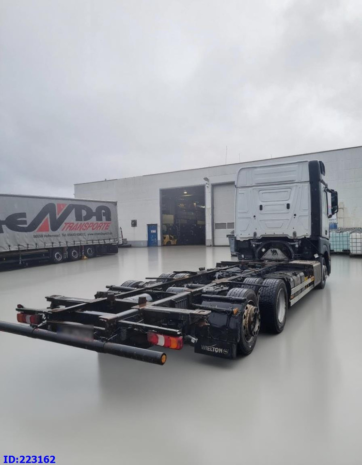 MERCEDES-BENZ Actros 2542 BDF 6x2 Euro6 - Šasija kravas automašīna: foto 4 MERCEDES-BENZ Actros 2542 BDF 6x2 Euro6 - Šasija kravas automašīna: foto 4