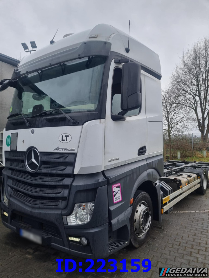MERCEDES-BENZ Actros 2542 BDF 6x2 Euro6 - Šasija kravas automašīna: foto 2 MERCEDES-BENZ Actros 2542 BDF 6x2 Euro6 - Šasija kravas automašīna: foto 2