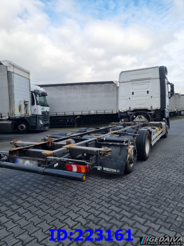 MERCEDES-BENZ Actros 2542 BDF 6x2 Euro6 - Šasija kravas automašīna: foto 4 MERCEDES-BENZ Actros 2542 BDF 6x2 Euro6 - Šasija kravas automašīna: foto 4