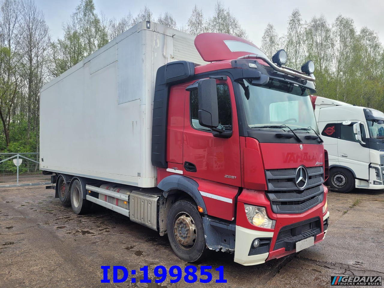 MERCEDES-BENZ Actros 2551 6x2 Euro5 - Kravas automašīna ar slēgto virsbūvi: foto 4 MERCEDES-BENZ Actros 2551 6x2 Euro5 - Kravas automašīna ar slēgto virsbūvi: foto 4