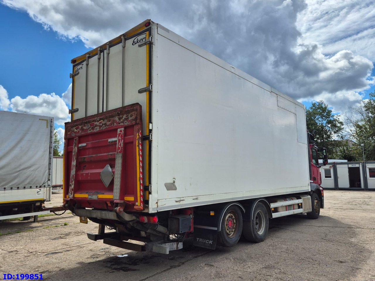 MERCEDES-BENZ Actros 2551 6x2 Euro5 - Kravas automašīna ar slēgto virsbūvi: foto 5 MERCEDES-BENZ Actros 2551 6x2 Euro5 - Kravas automašīna ar slēgto virsbūvi: foto 5