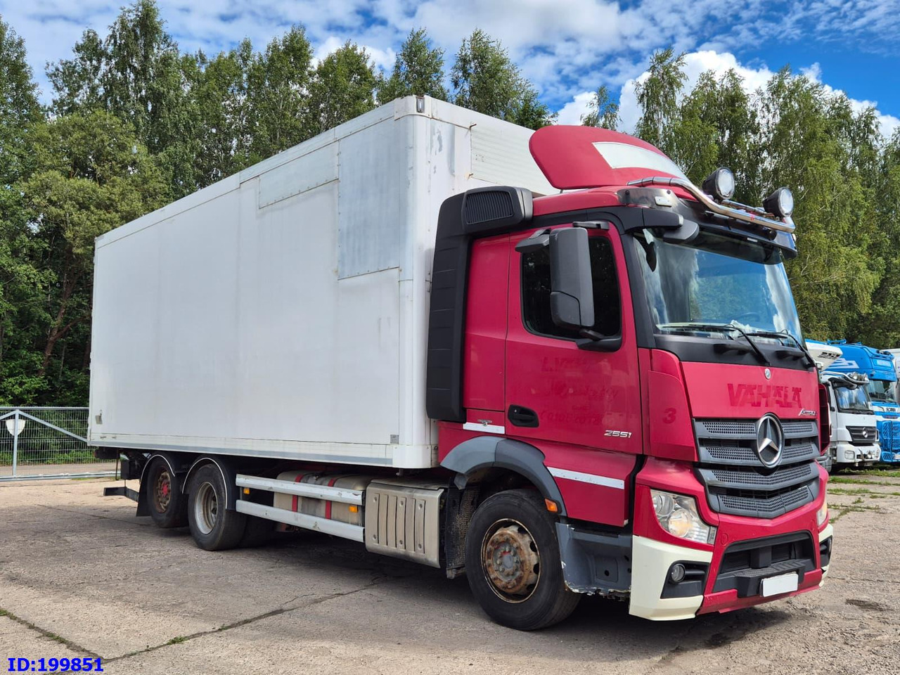 MERCEDES-BENZ Actros 2551 6x2 Euro5 - Kravas automašīna ar slēgto virsbūvi: foto 4 MERCEDES-BENZ Actros 2551 6x2 Euro5 - Kravas automašīna ar slēgto virsbūvi: foto 4
