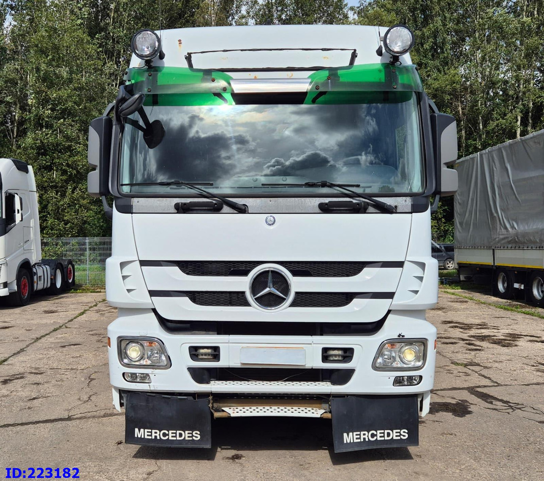 MERCEDES-BENZ Actros 2551 8x2 V8 Retarder - Pacēlājs ar āķi: foto 2 MERCEDES-BENZ Actros 2551 8x2 V8 Retarder - Pacēlājs ar āķi: foto 2
