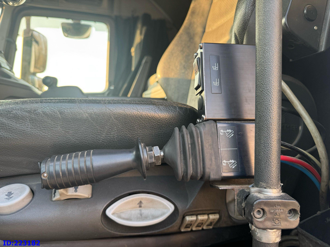 Pacēlājs ar āķi MERCEDES-BENZ Actros 2551 8x2 V8 Retarder: foto 10